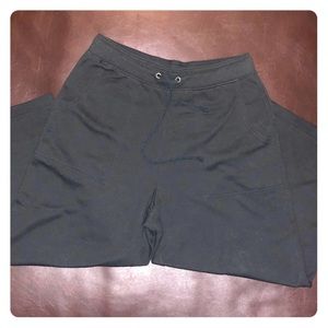 Capri length knit pull on pants